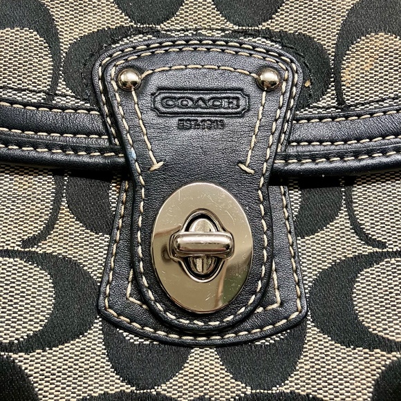 COACH Signature Bag - Picture 7 of 8